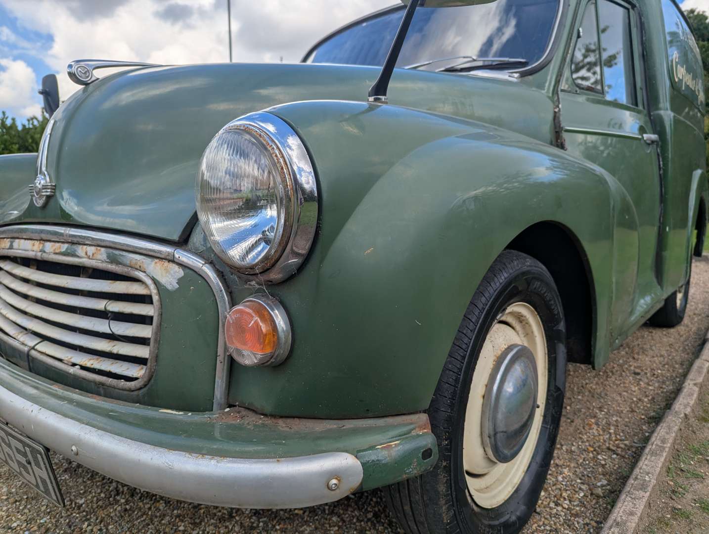 <p>1969 MORRIS LIGHT VAN</p>