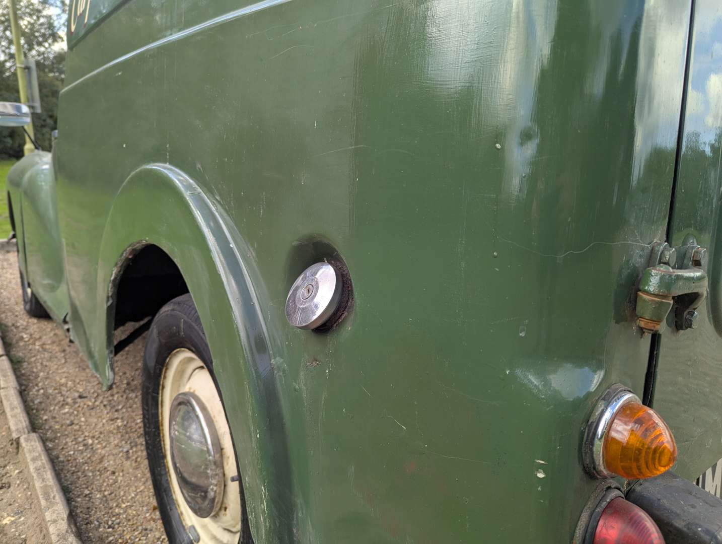 <p>1969 MORRIS LIGHT VAN</p>