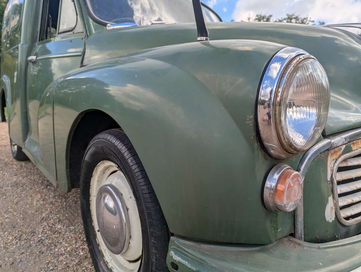 <p>1969 MORRIS LIGHT VAN</p>