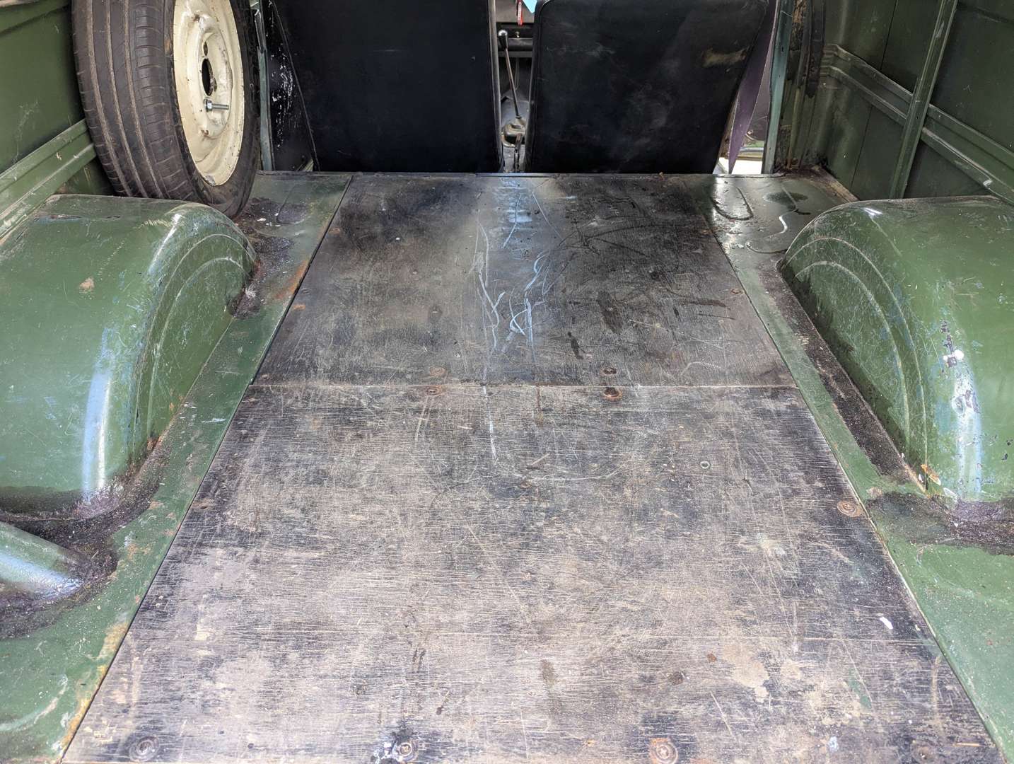 <p>1969 MORRIS LIGHT VAN</p>