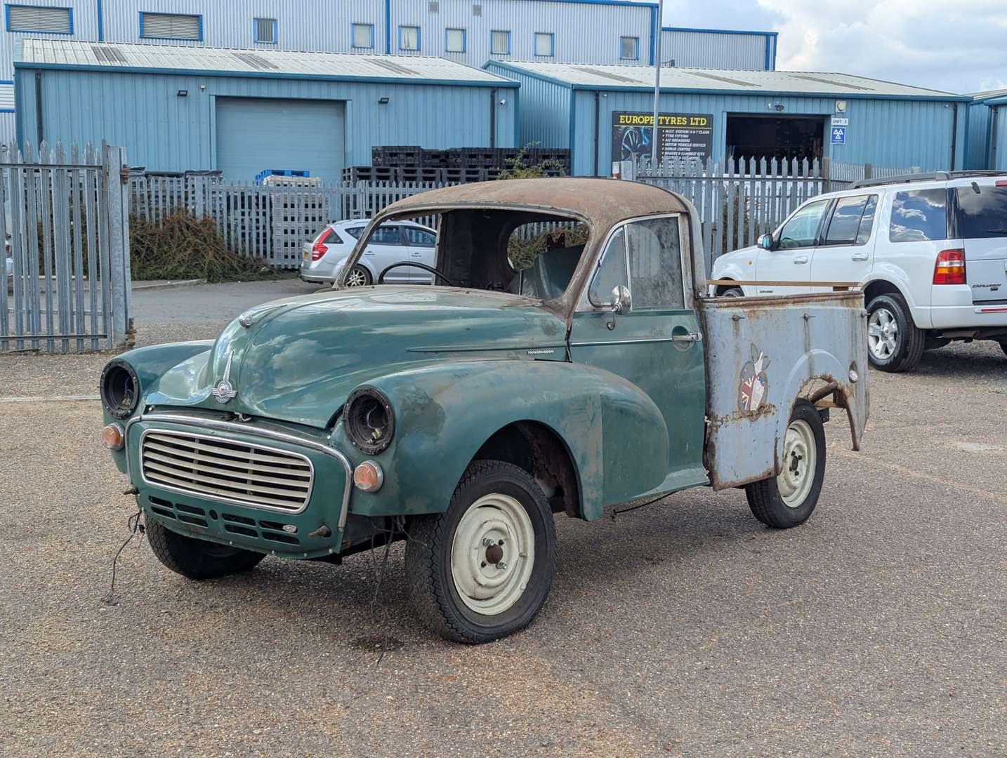 <p>1968 AUSTIN 6CWT PICK-UP</p>