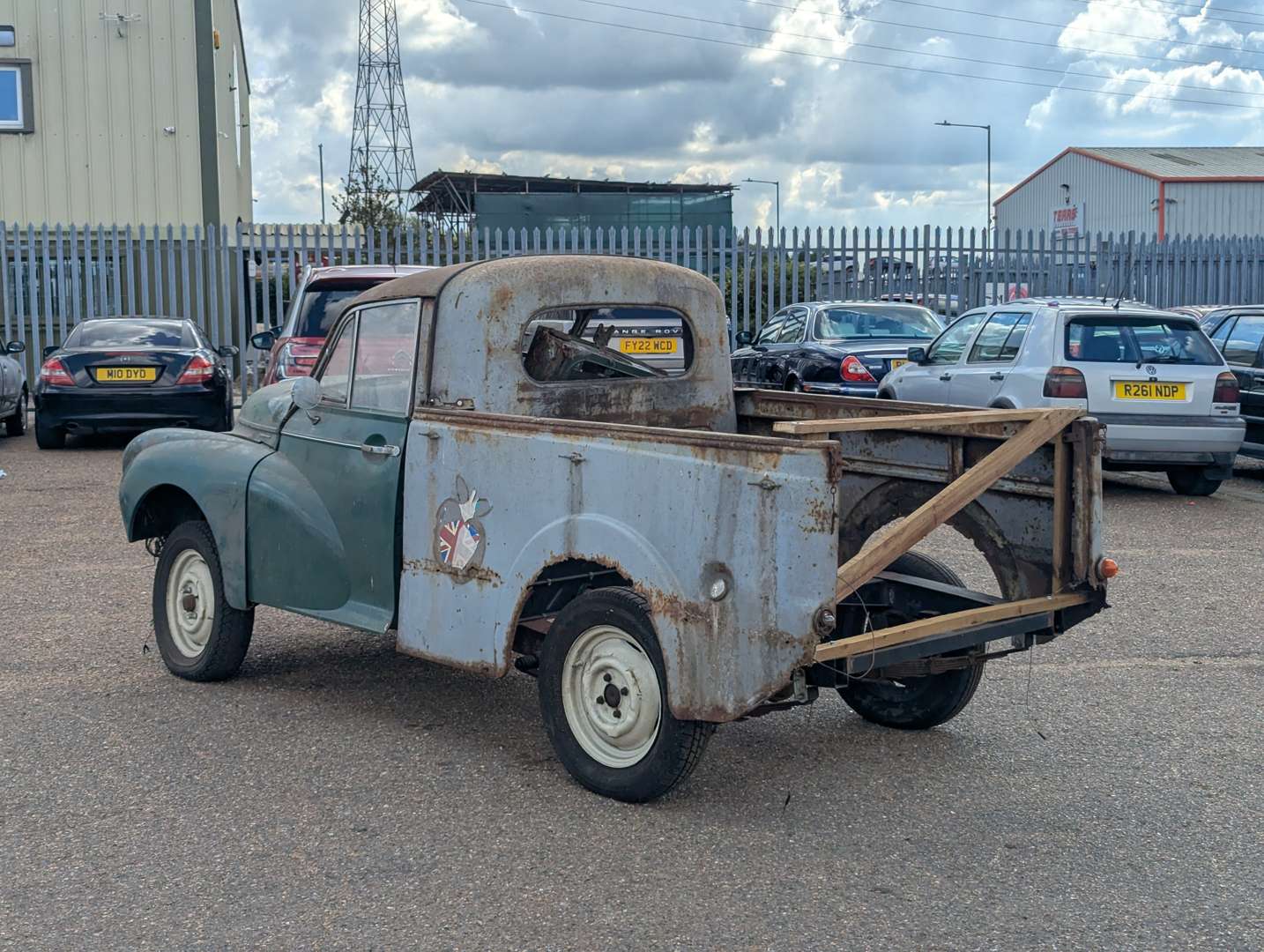 <p>1968 AUSTIN 6CWT PICK-UP</p>