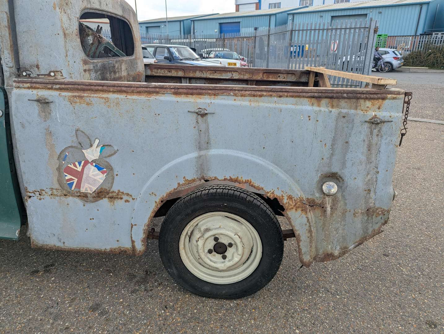 <p>1968 AUSTIN 6CWT PICK-UP</p>