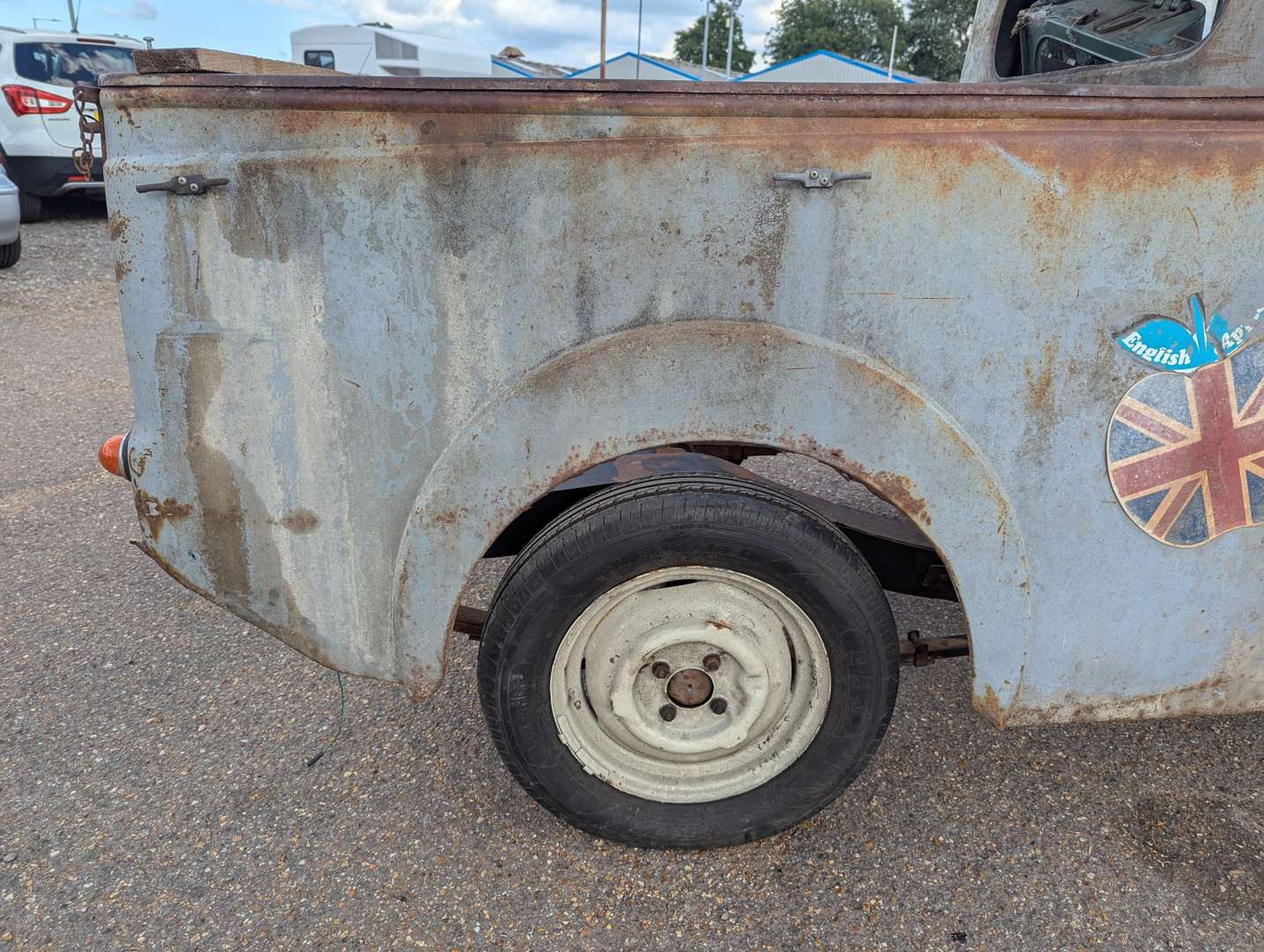 <p>1968 AUSTIN 6CWT PICK-UP</p>