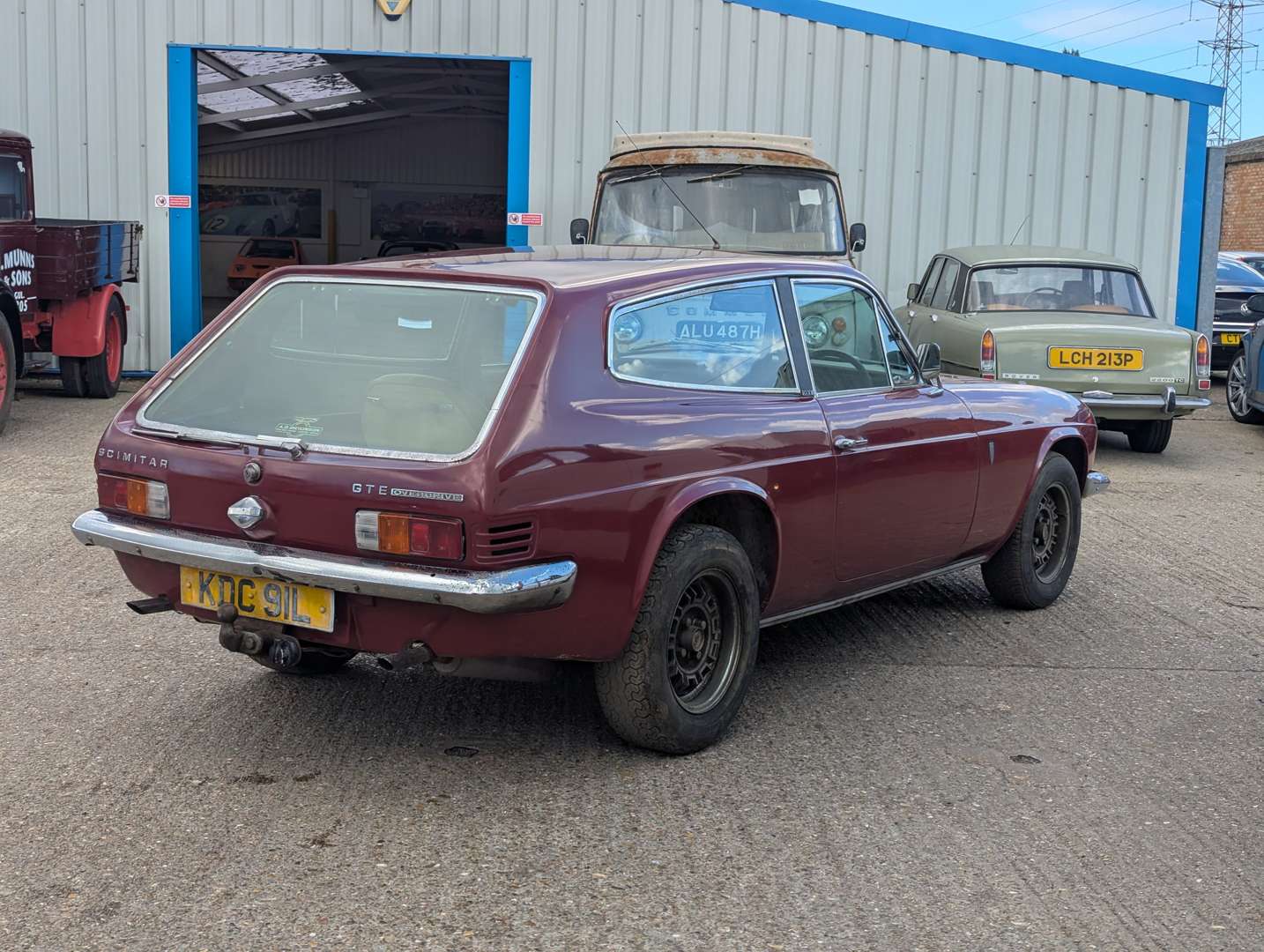 <p>1973 RELIANT SCIMITAR GTE</p>