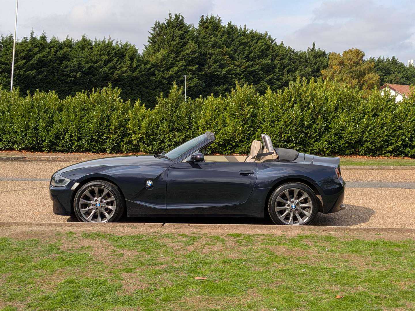 <p>2006 BMW Z4 SE</p>