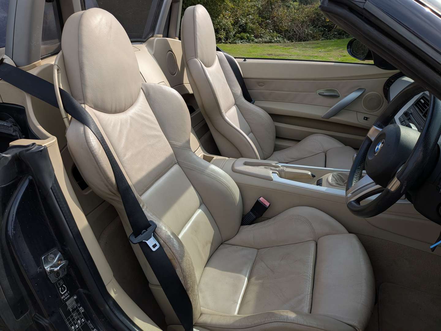 <p>2006 BMW Z4 SE</p>