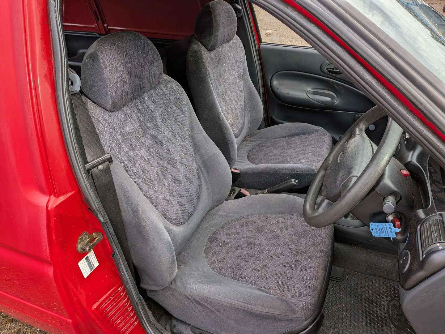 <p>1996 FORD ESCORT VAN 55D</p>