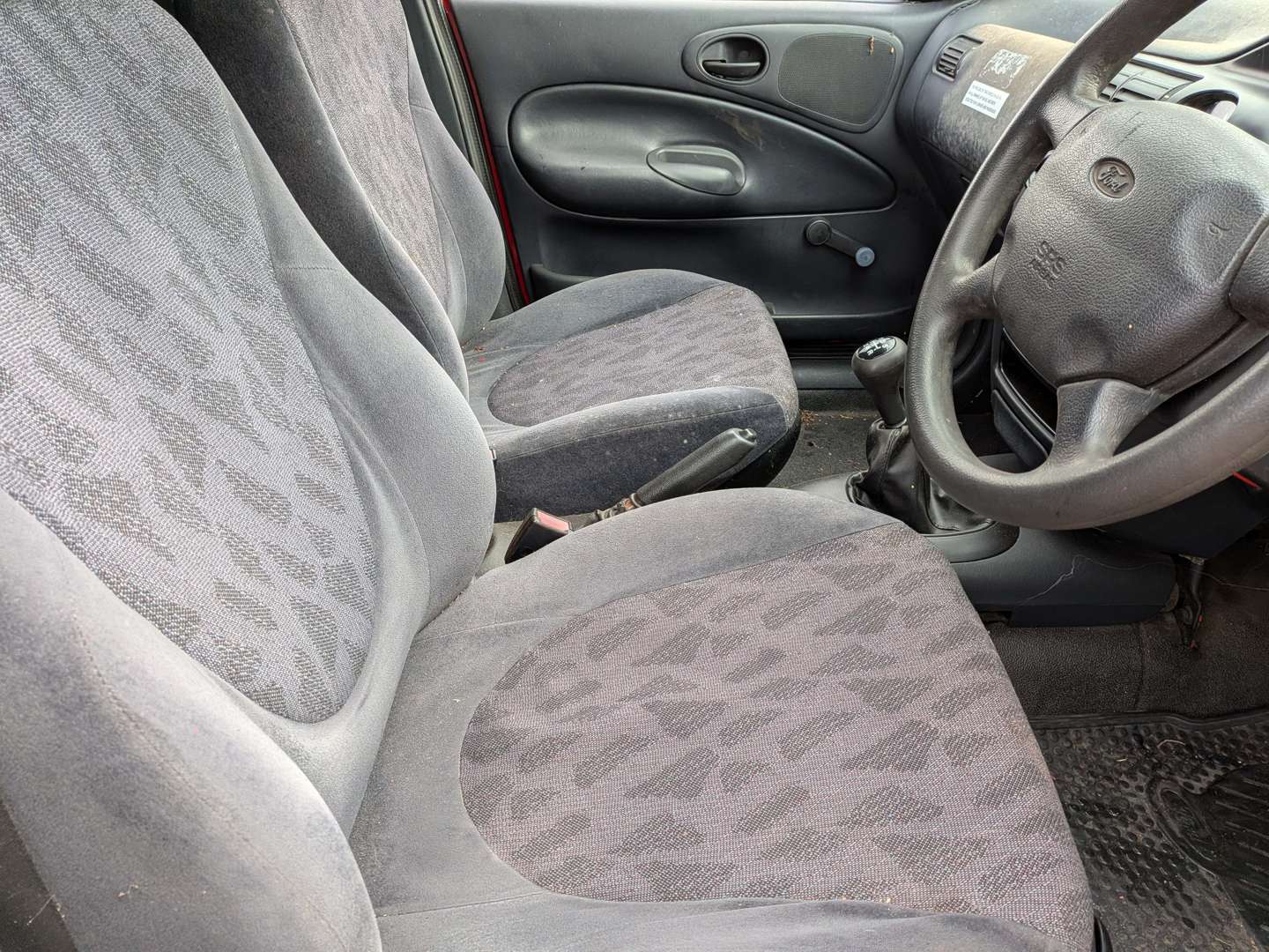 <p>1996 FORD ESCORT VAN 55D</p>
