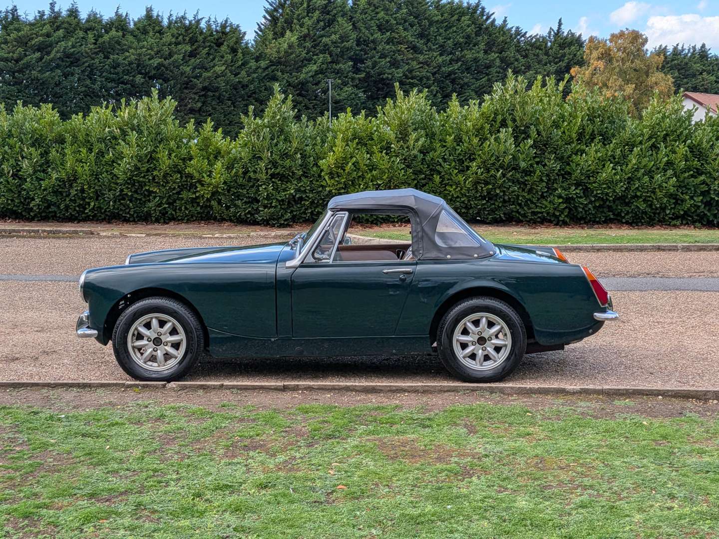 <p>1972 MG MIDGET</p>
