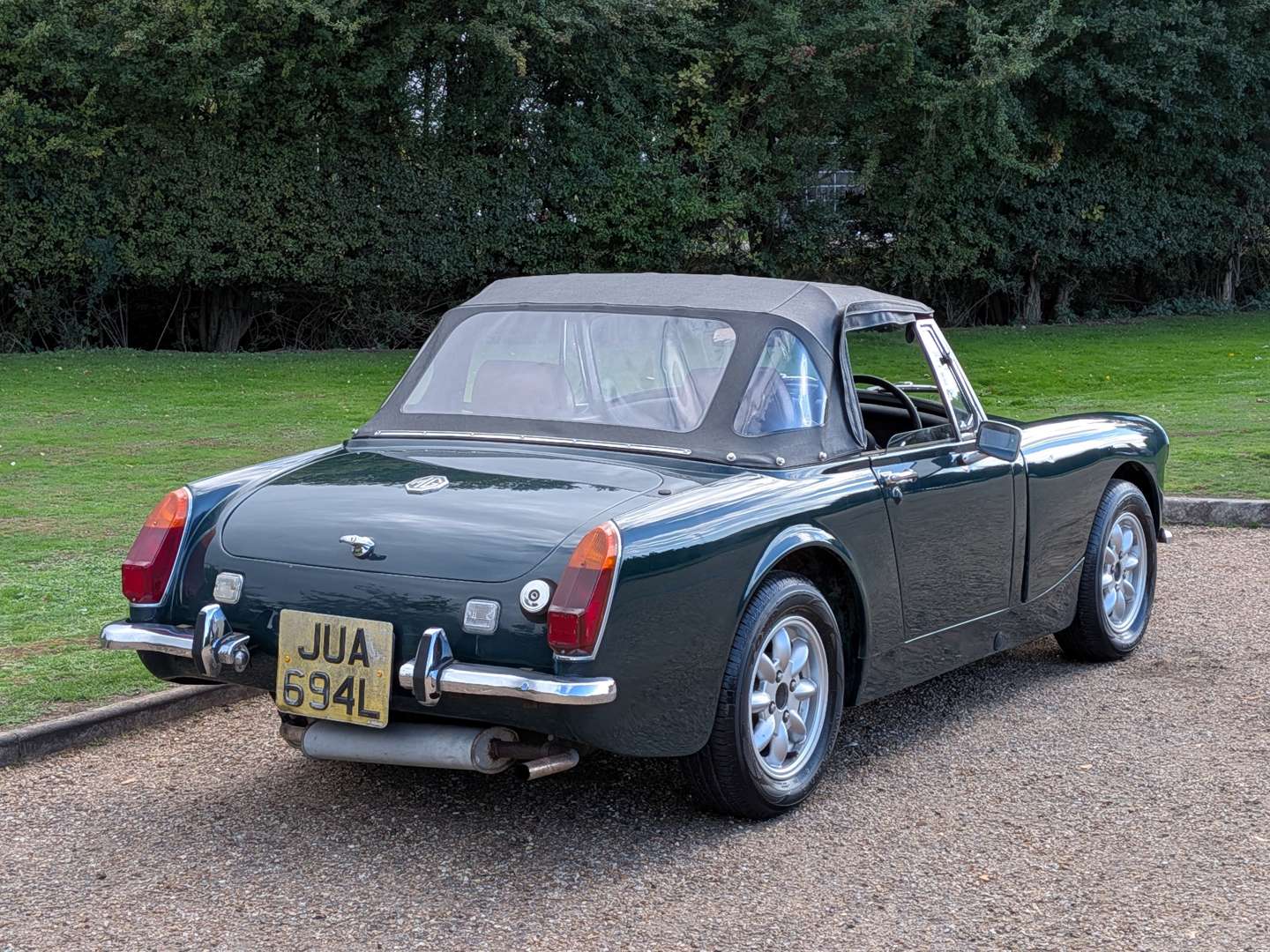 <p>1972 MG MIDGET</p>