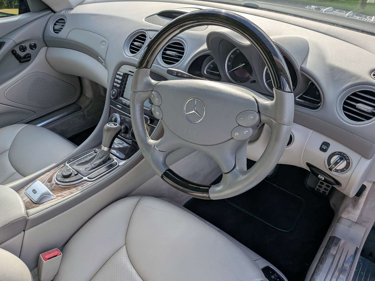 <p>2006 MERCEDES SL350 R230 AUTO</p>