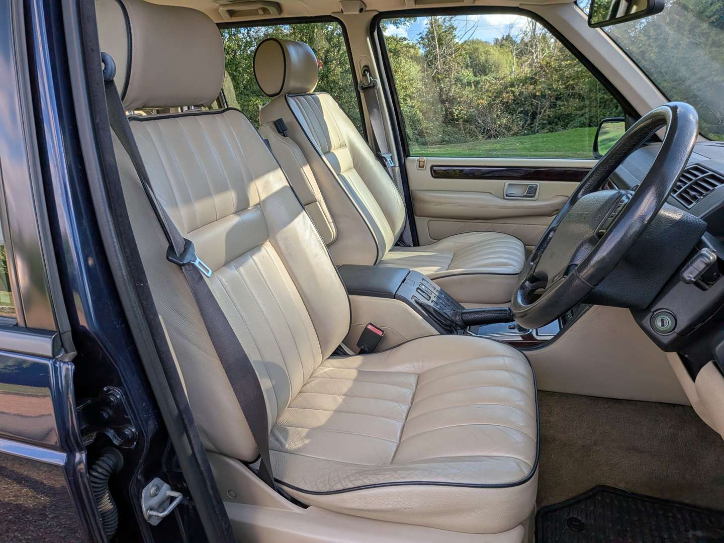 <p>2001 RANGE ROVER P38 DHSE AUTO</p>