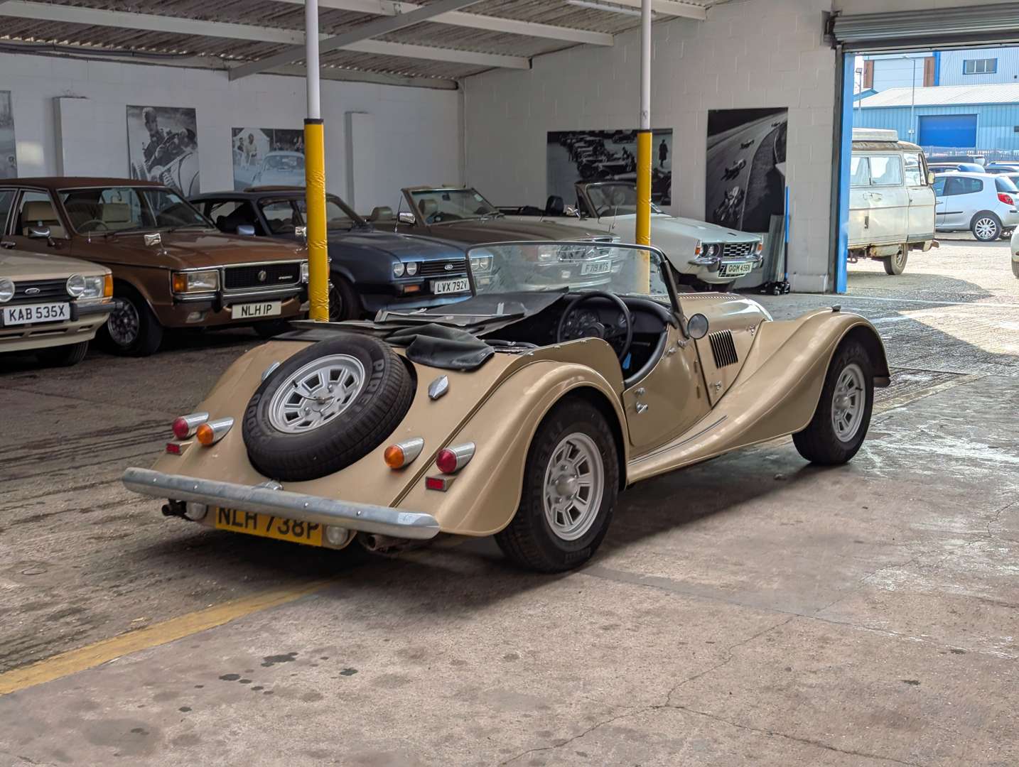<p>1976 MORGAN PLUS 8 - 2,300 MILES AND ONE OWNER FROM NEW</p>