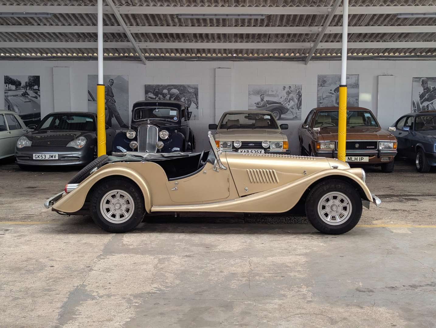 <p>1976 MORGAN PLUS 8 - 2,300 MILES AND ONE OWNER FROM NEW</p>
