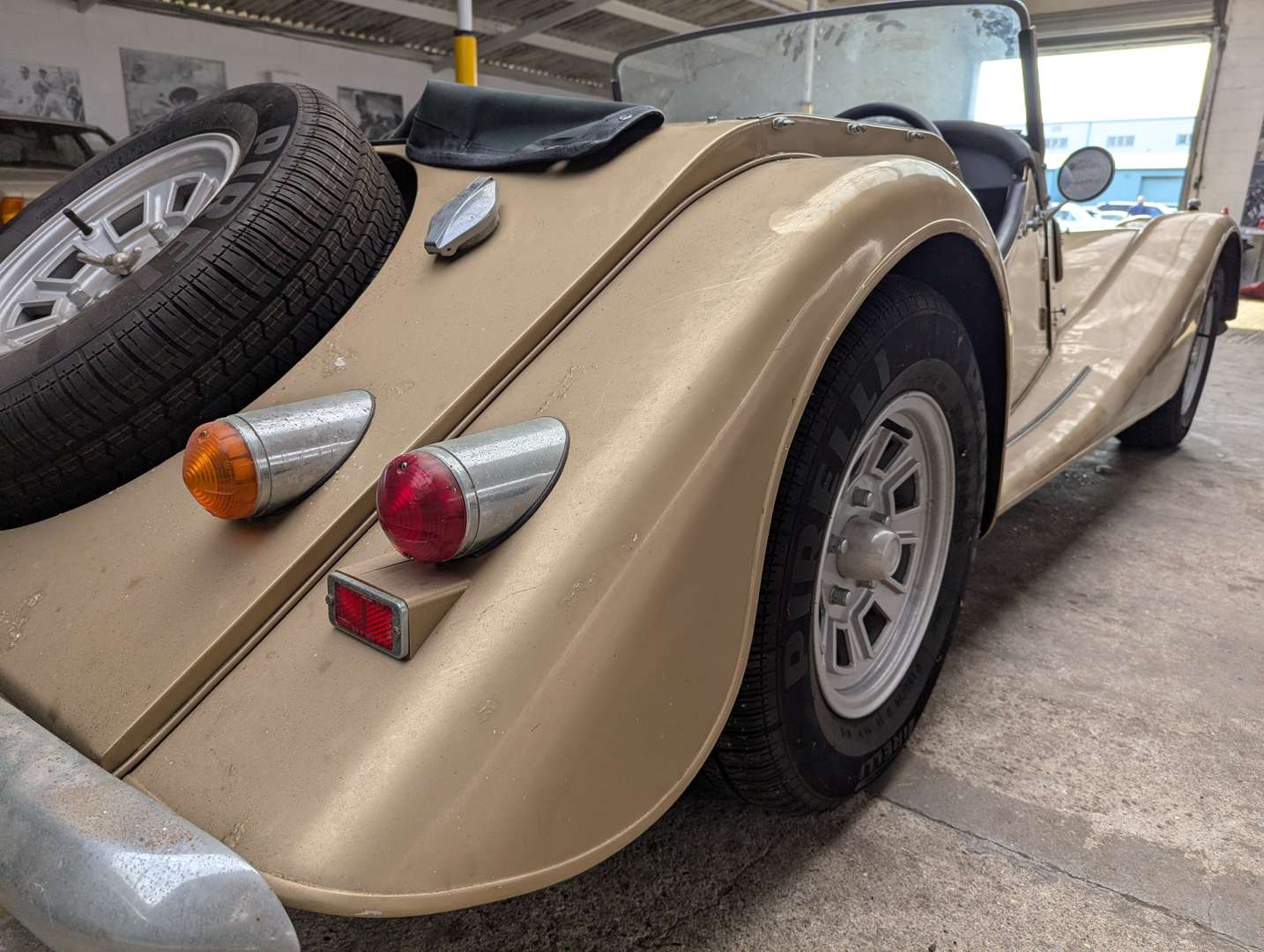 <p>1976 MORGAN PLUS 8 - 2,300 MILES AND ONE OWNER FROM NEW</p>