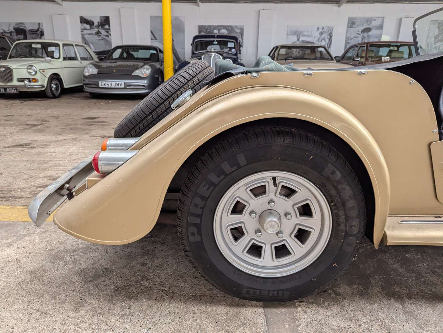 <p>1976 MORGAN PLUS 8 - 2,300 MILES AND ONE OWNER FROM NEW</p>