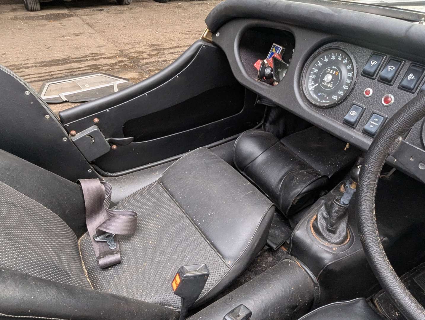 <p>1976 MORGAN PLUS 8 - 2,300 MILES AND ONE OWNER FROM NEW</p>