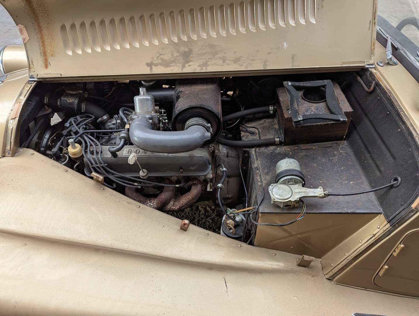 <p>1976 MORGAN PLUS 8 - 2,300 MILES AND ONE OWNER FROM NEW</p>