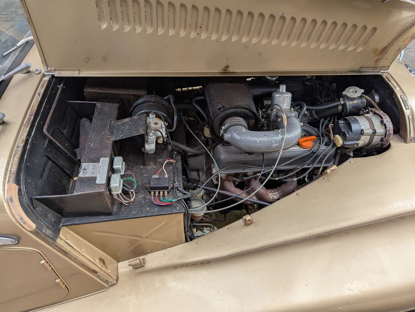 <p>1976 MORGAN PLUS 8 - 2,300 MILES AND ONE OWNER FROM NEW</p>