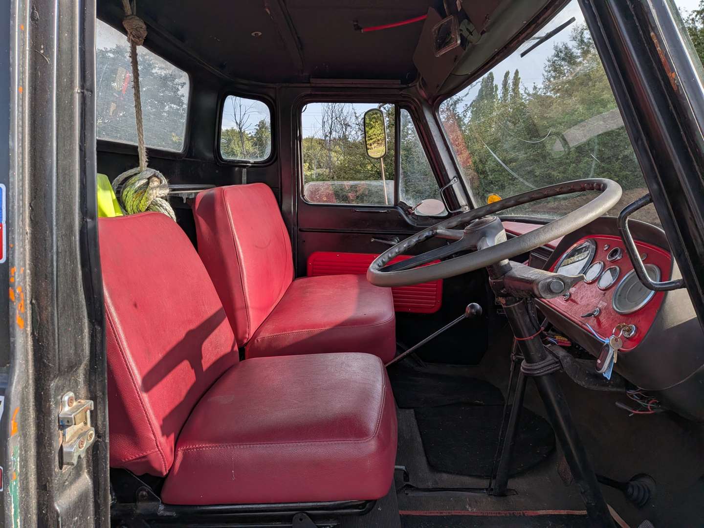 <p>1966 COMMER QX MAXILOAD RECOVERY</p>