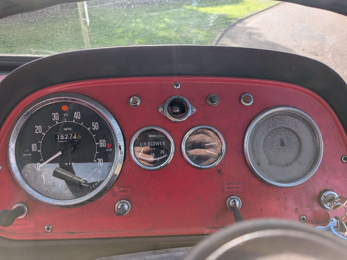 <p>1966 COMMER QX MAXILOAD RECOVERY</p>