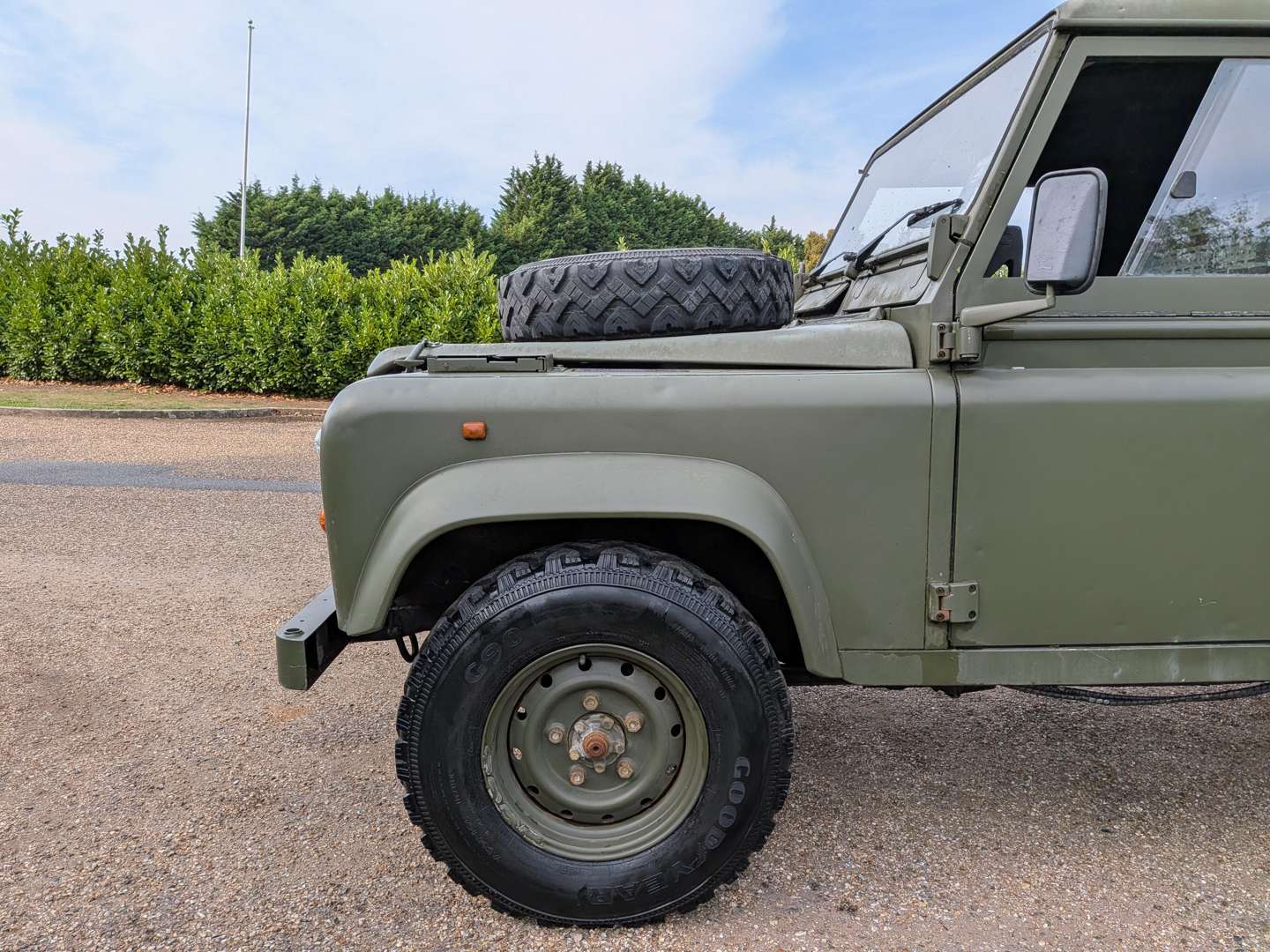 <p>1995 LAND ROVER DEFENDER 110</p>