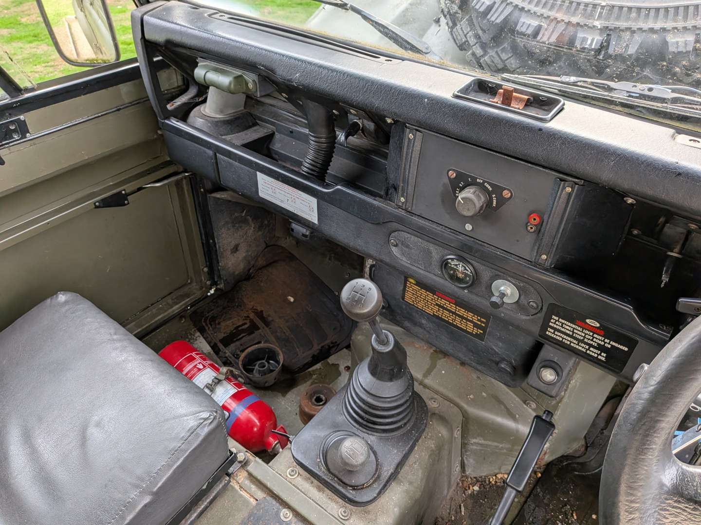 <p>1995 LAND ROVER DEFENDER 110</p>