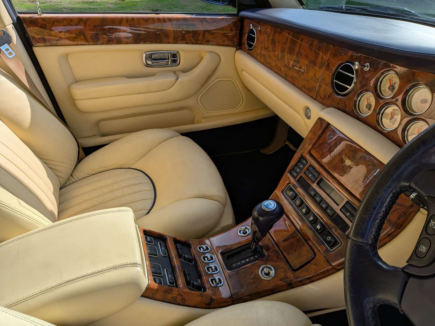 <p>1998 BENTLEY ARNAGE</p>