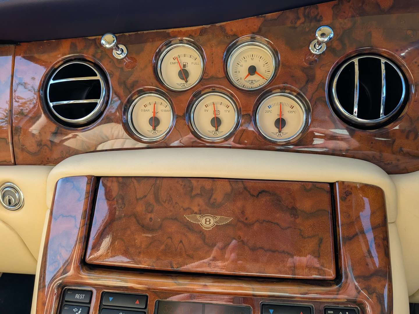 <p>1998 BENTLEY ARNAGE</p>