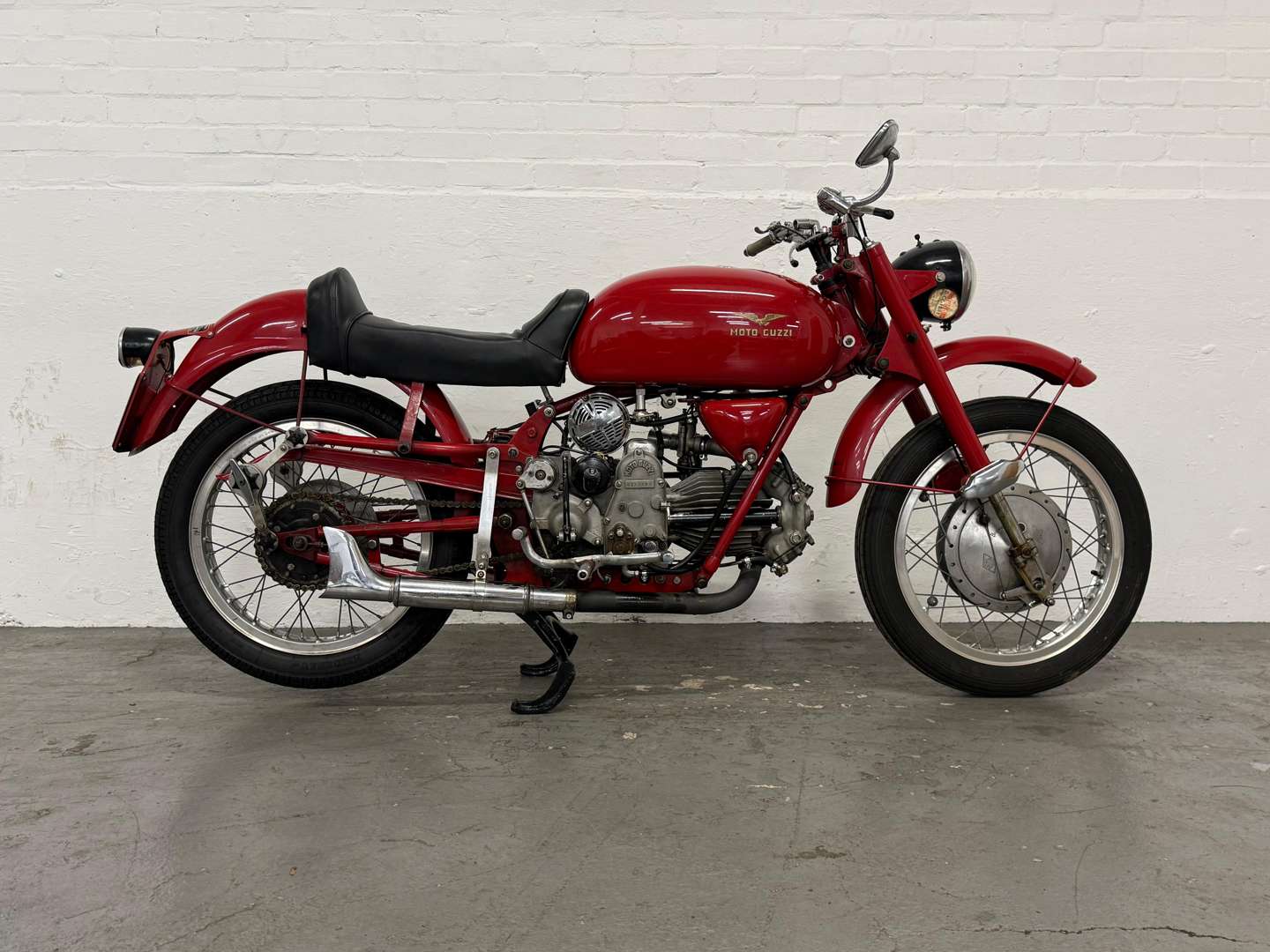 <p>1953 MOTO GUZZI FALCONE SPORT</p>