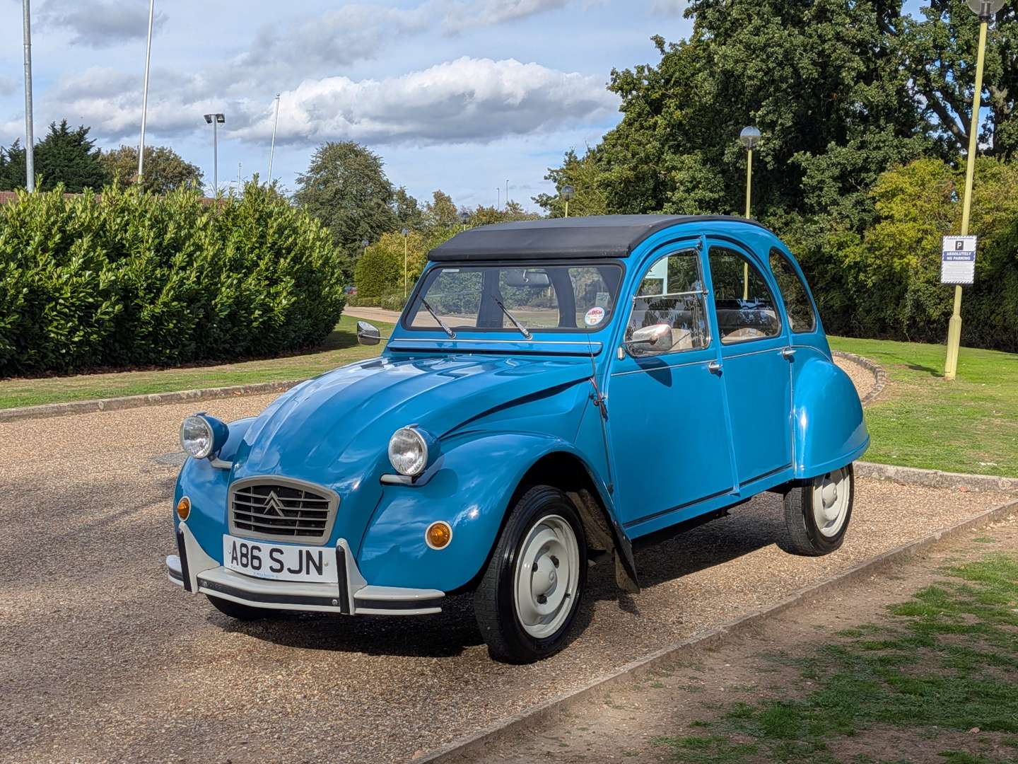 <p>1984 CITROEN 2CV6 SPECIAL</p>