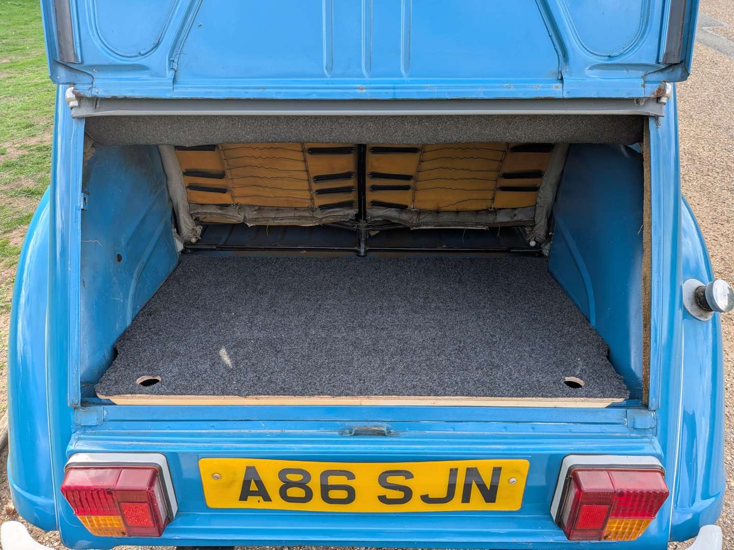 <p>1984 CITROEN 2CV6 SPECIAL</p>