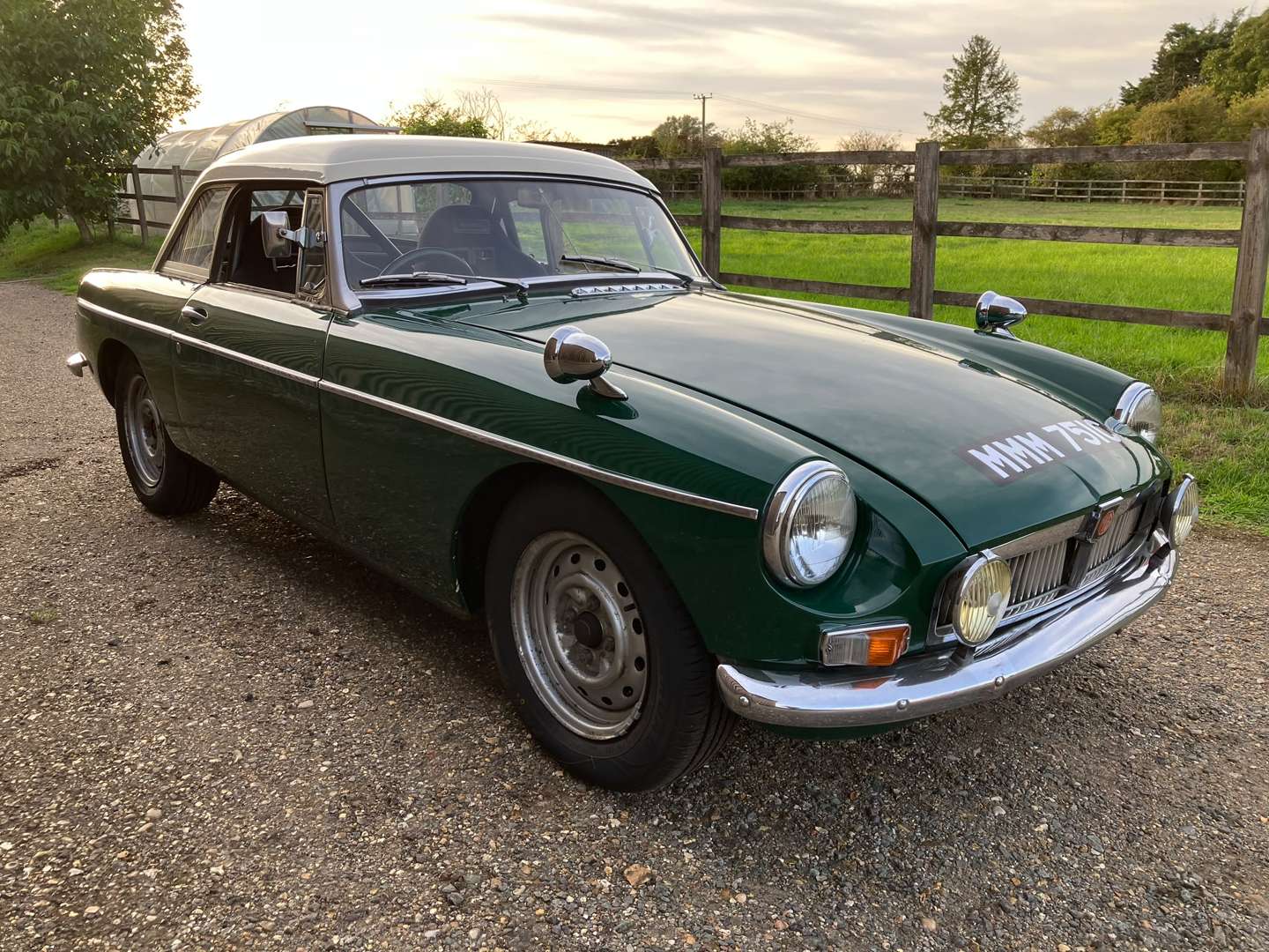 <p>1965 MG B ROADSTER</p>