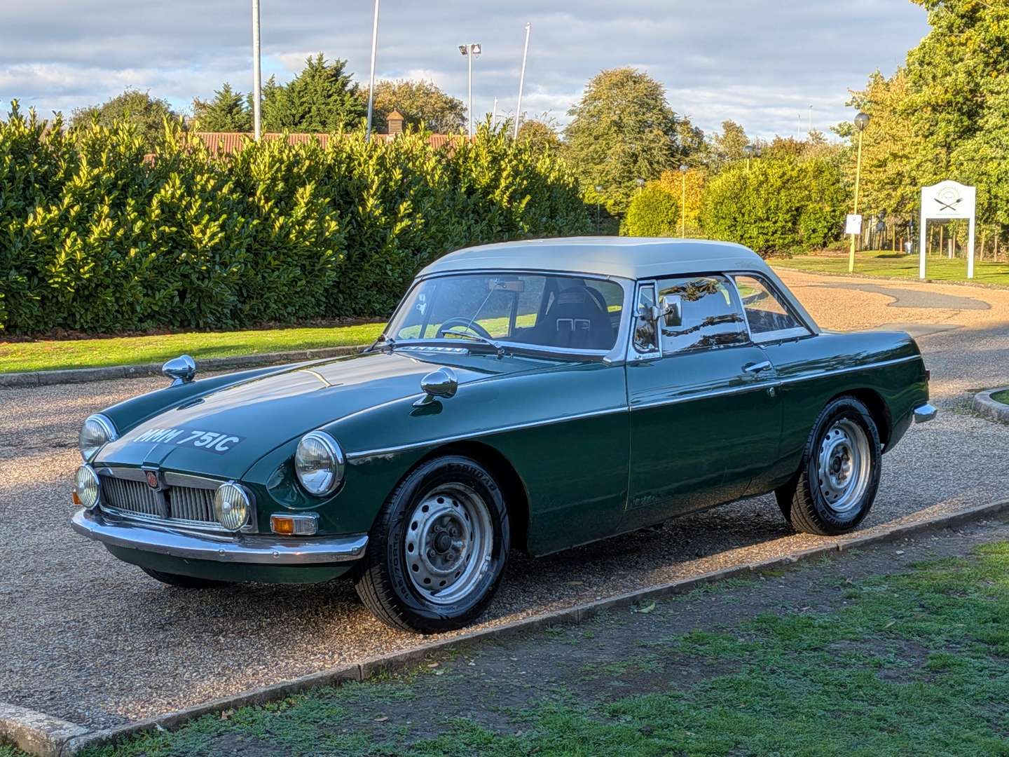 <p>1965 MG B ROADSTER</p>