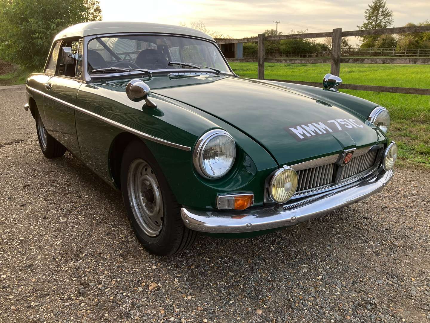 <p>1965 MG B ROADSTER</p>