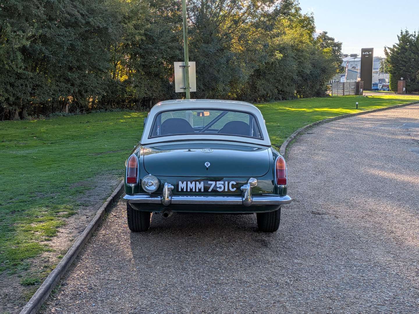 <p>1965 MG B ROADSTER</p>