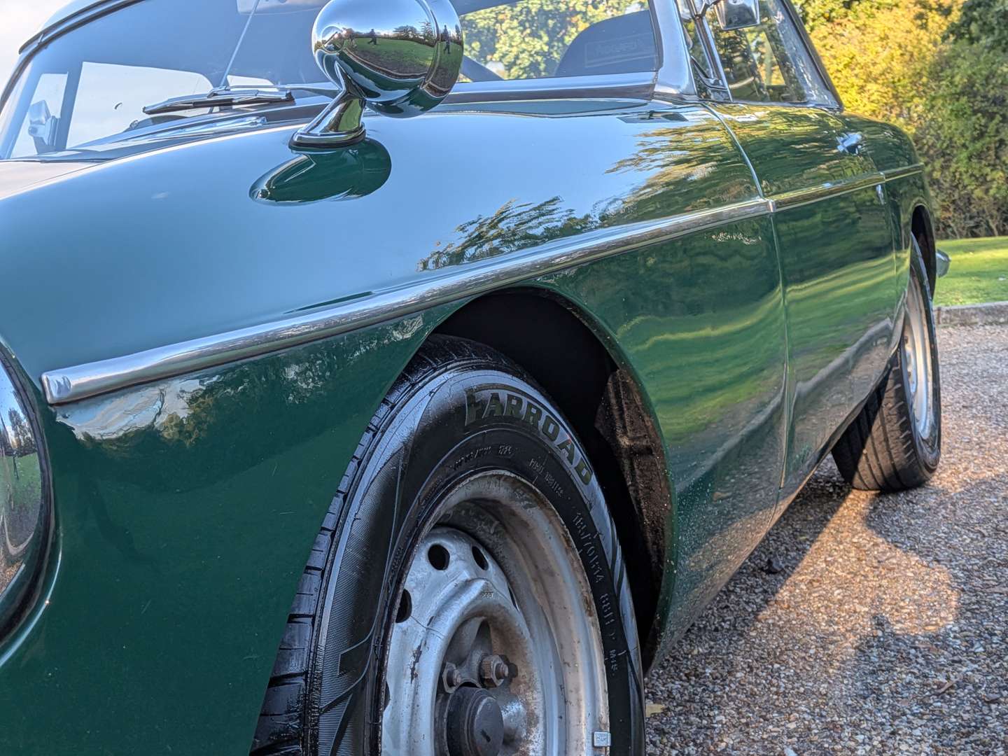 <p>1965 MG B ROADSTER</p>
