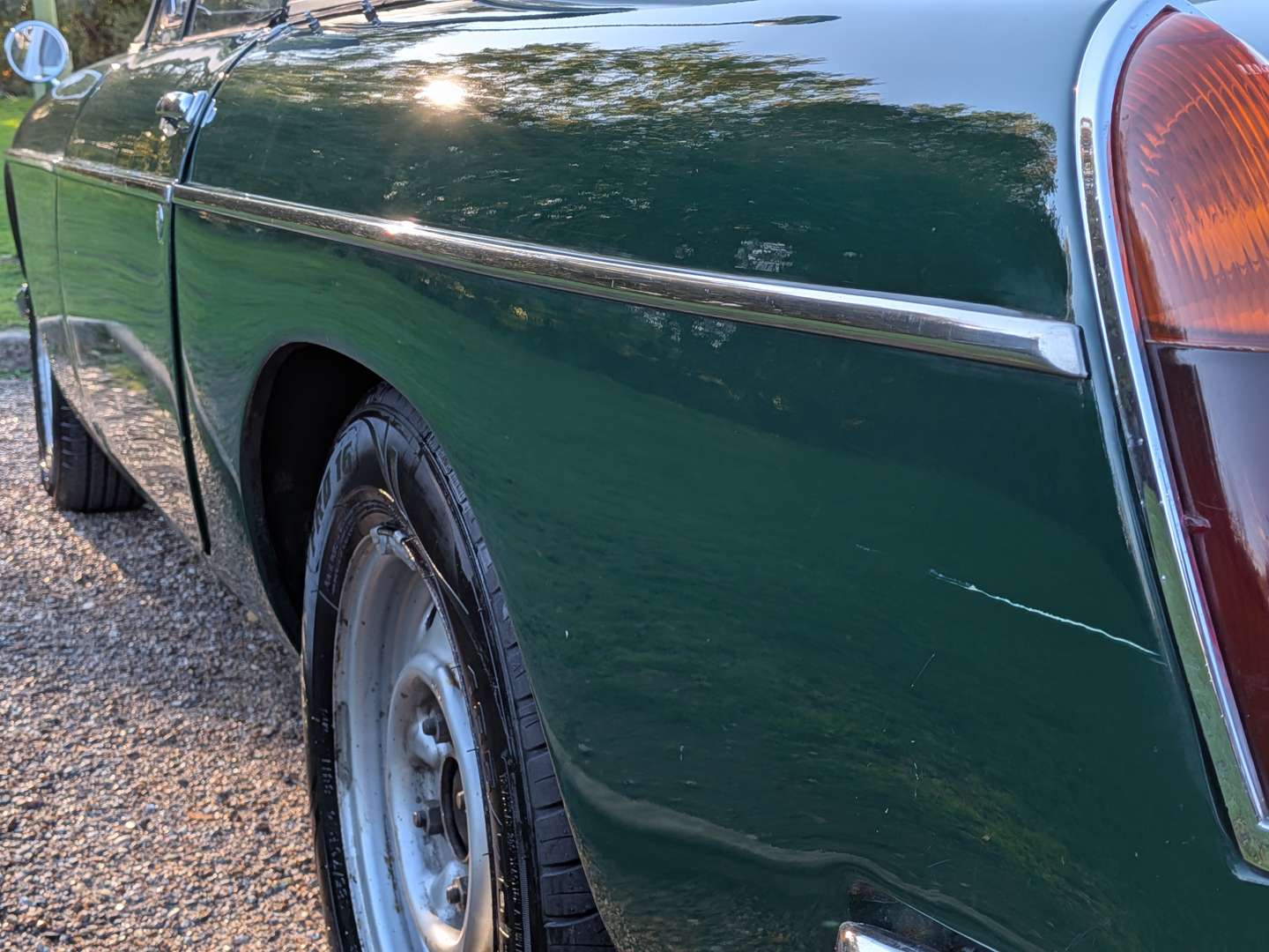<p>1965 MG B ROADSTER</p>