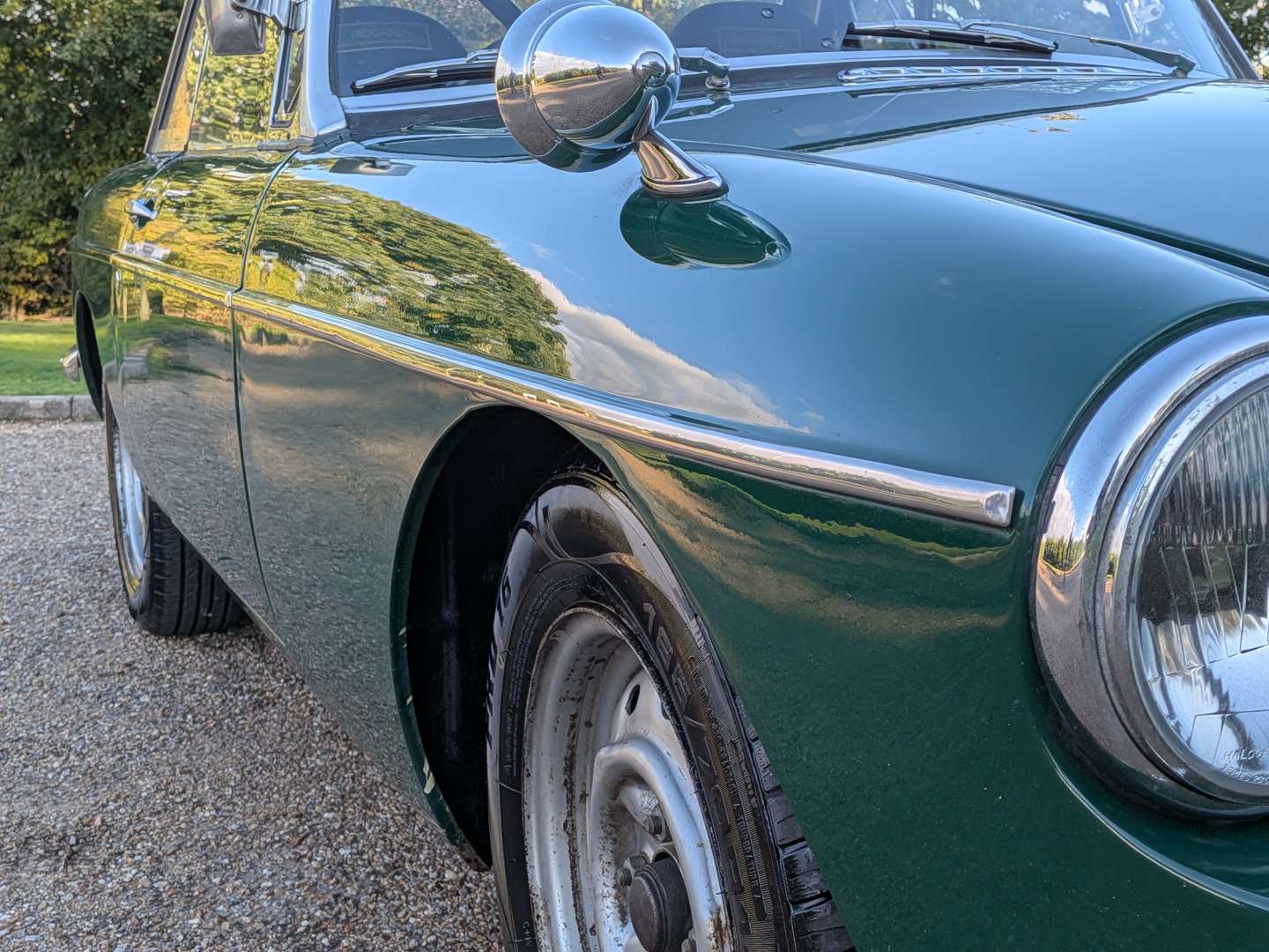<p>1965 MG B ROADSTER</p>