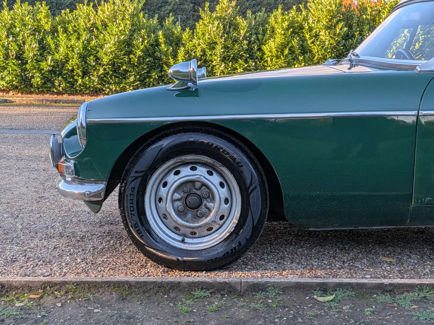 <p>1965 MG B ROADSTER</p>