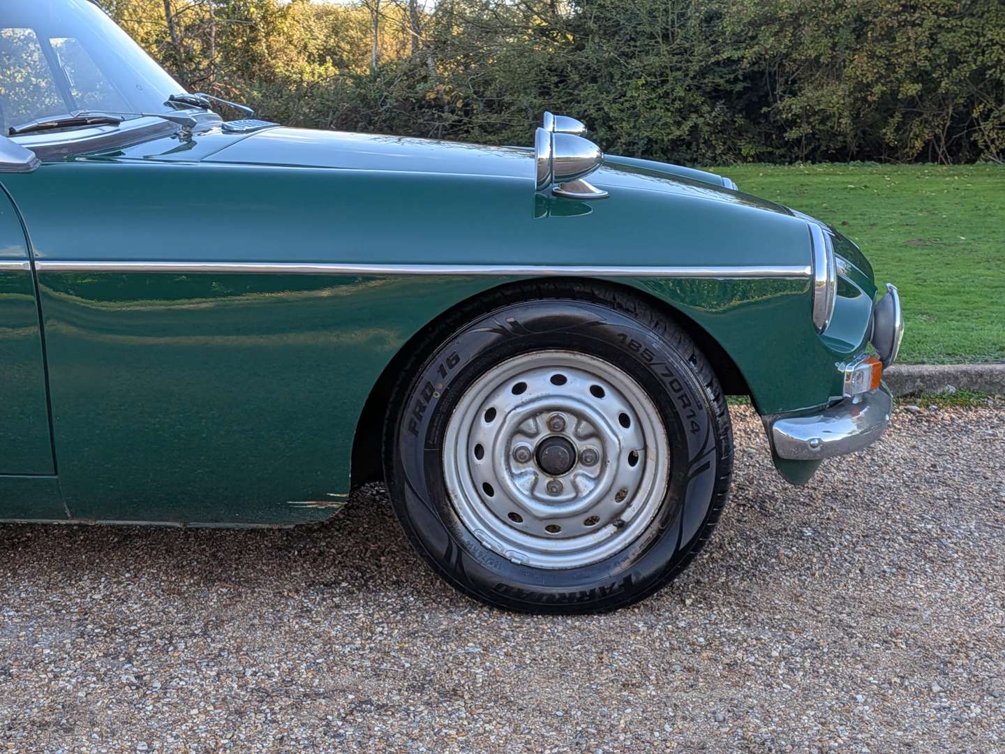 <p>1965 MG B ROADSTER</p>