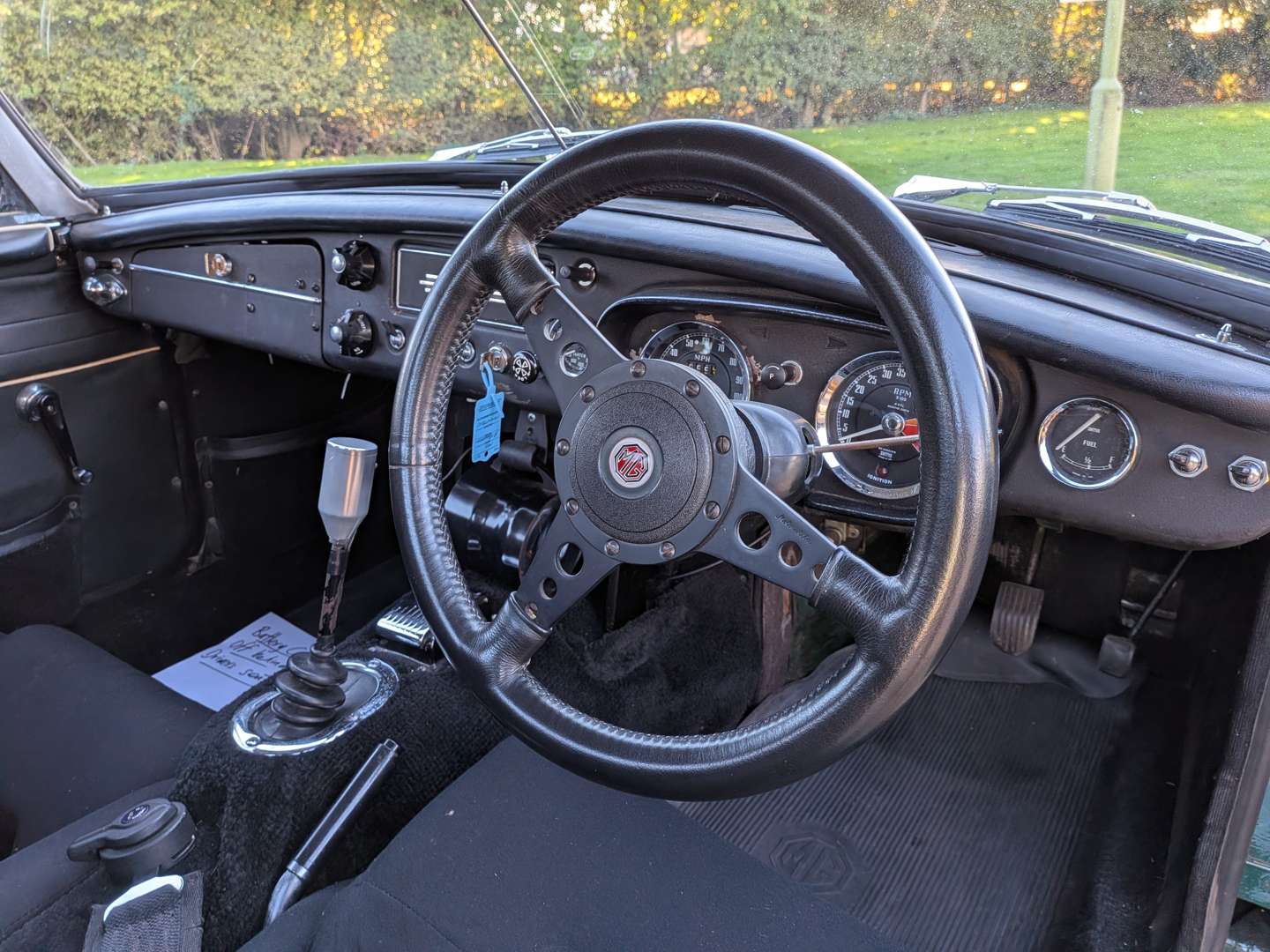 <p>1965 MG B ROADSTER</p>