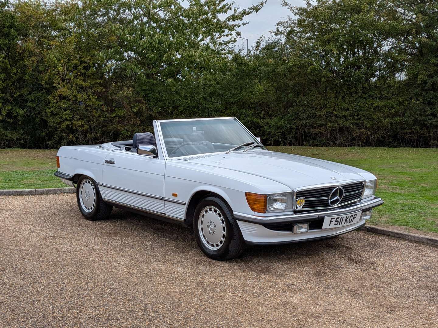 <p>1988 MERCEDES 300SL R107</p>