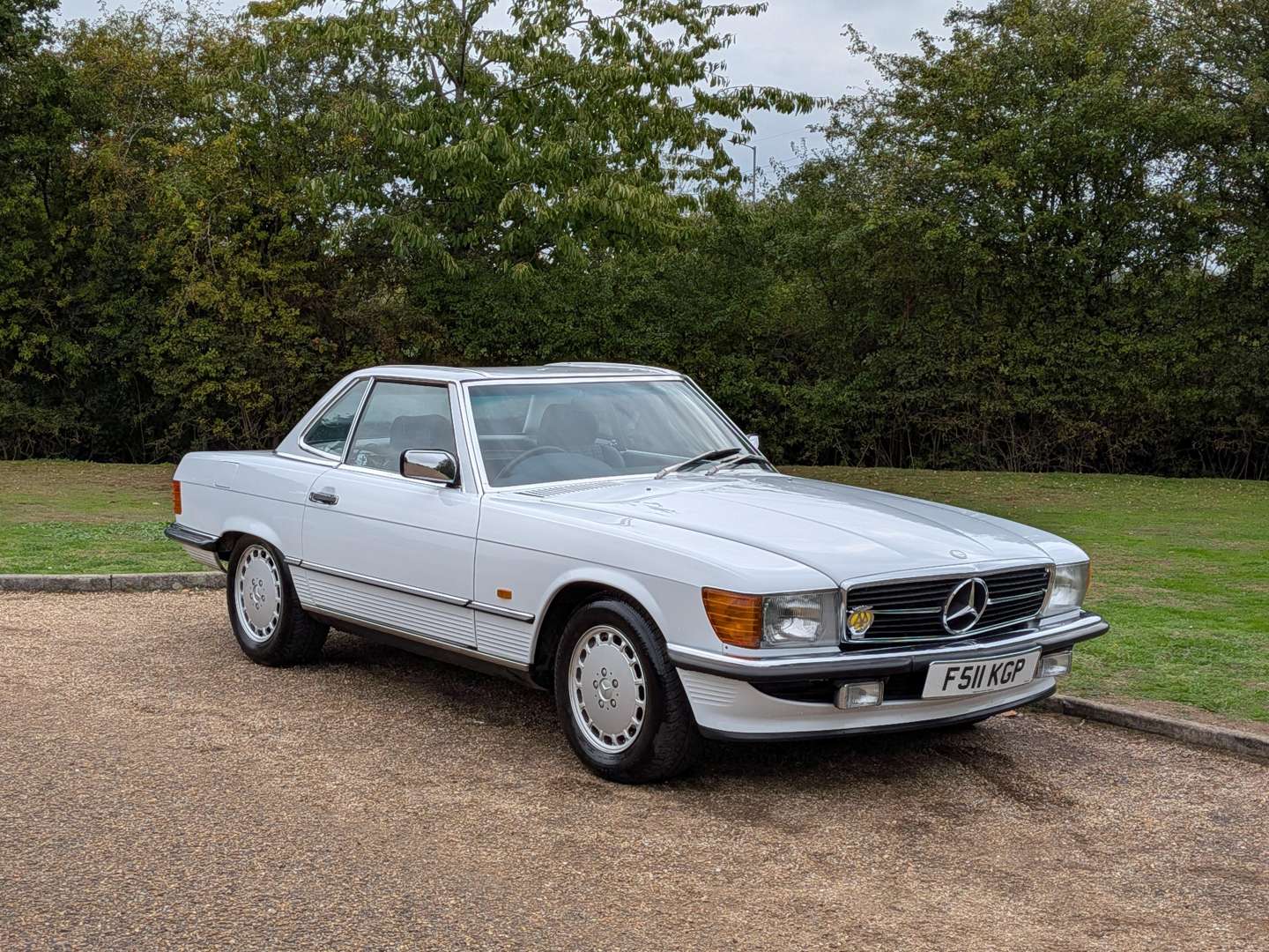 <p>1988 MERCEDES 300SL R107</p>