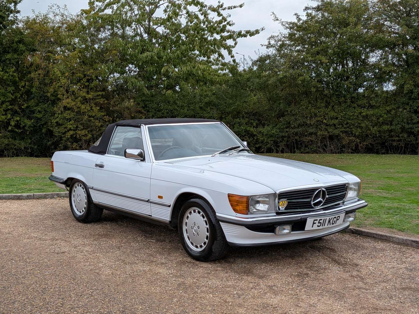 <p>1988 MERCEDES 300SL R107</p>