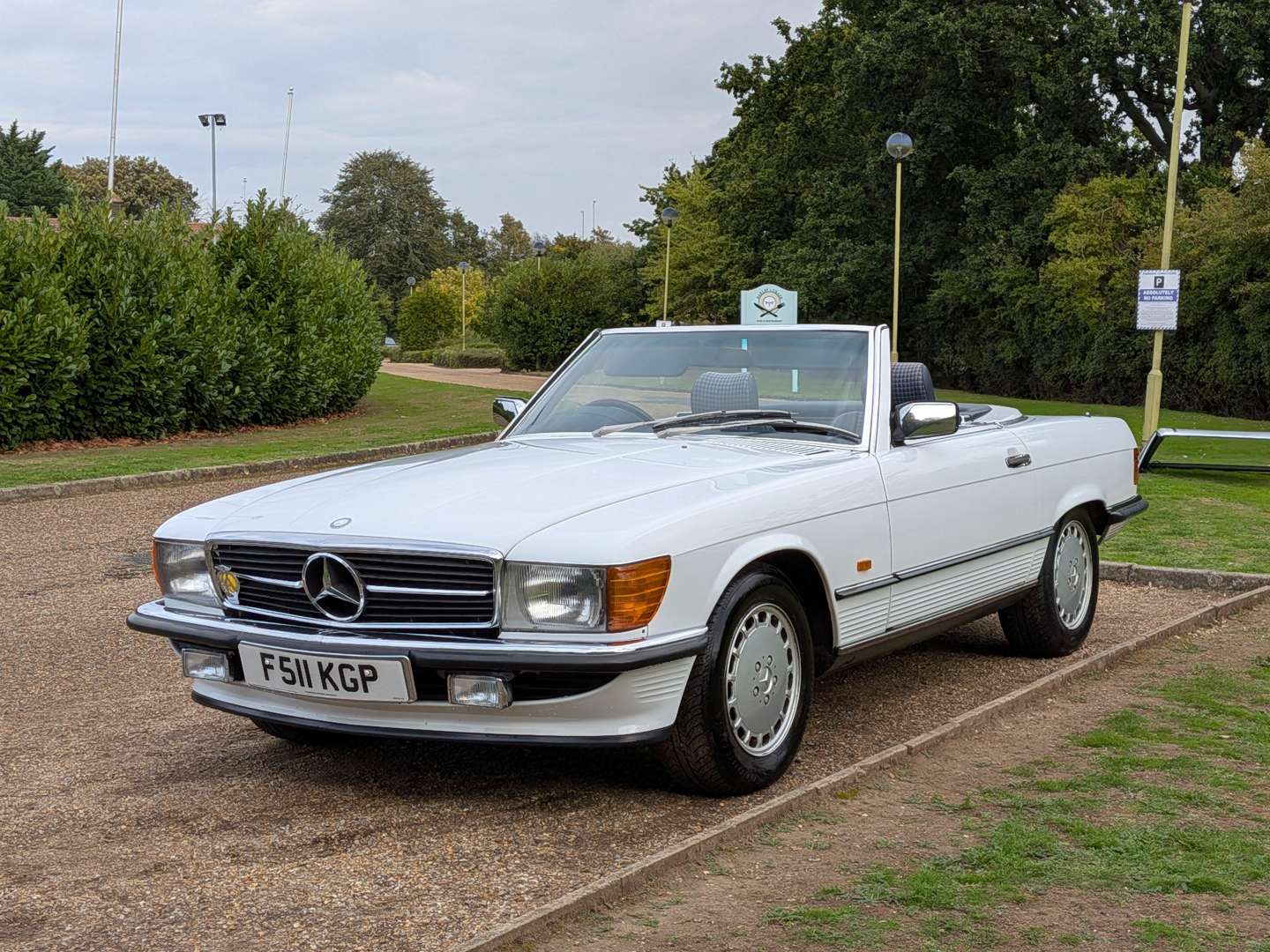 <p>1988 MERCEDES 300SL R107</p>
