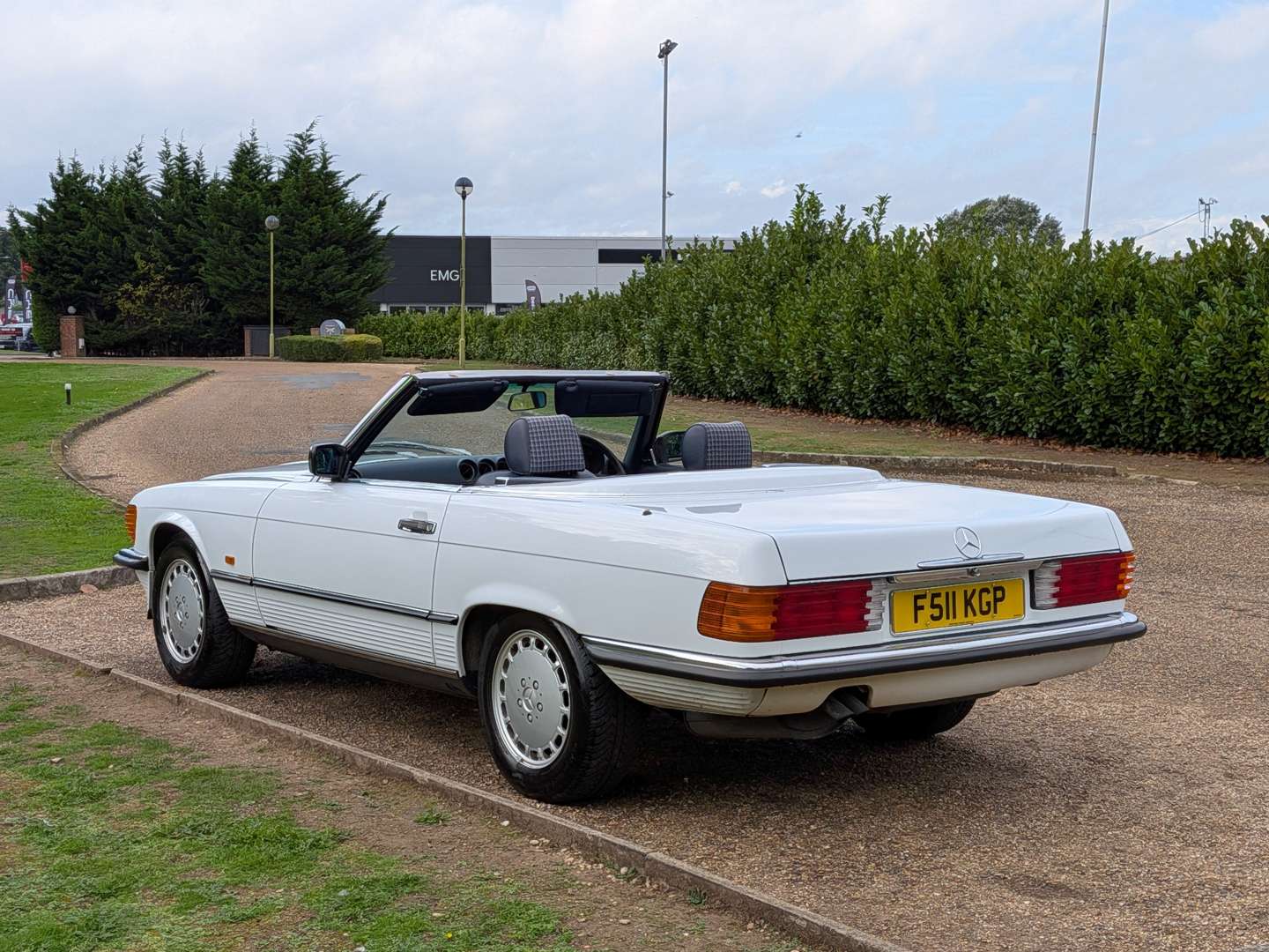 <p>1988 MERCEDES 300SL R107</p>