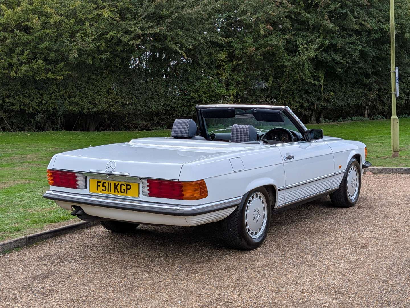 <p>1988 MERCEDES 300SL R107</p>