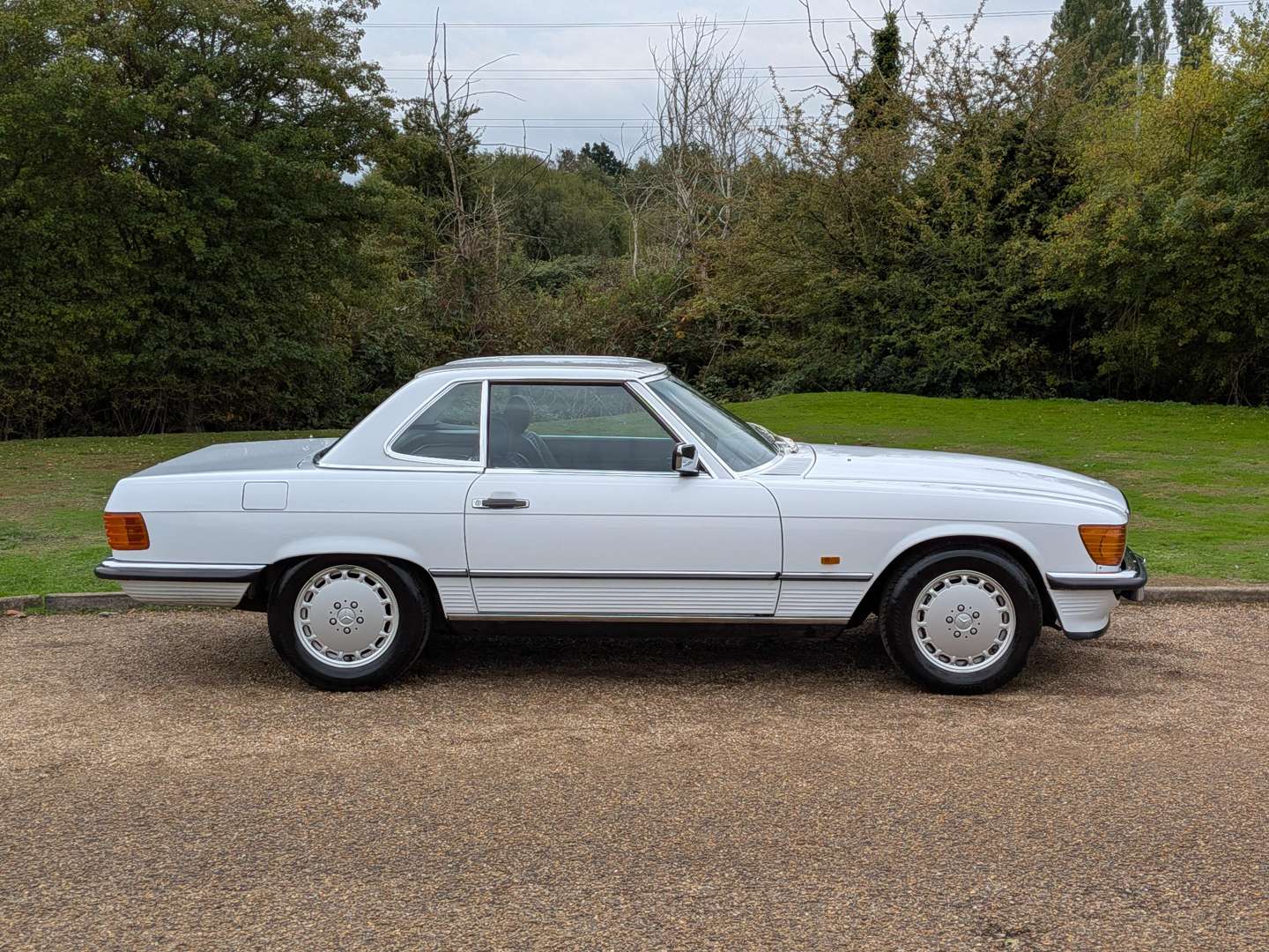 <p>1988 MERCEDES 300SL R107</p>
